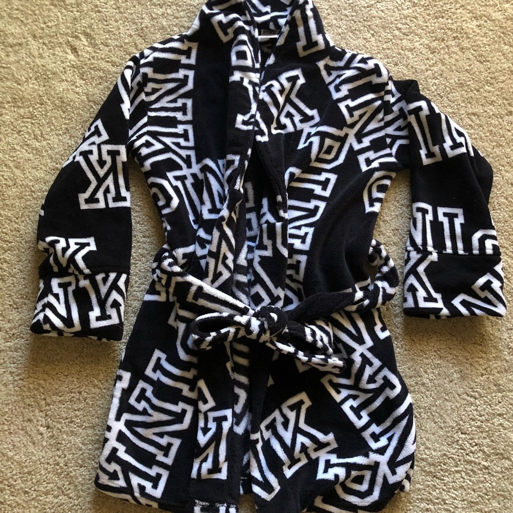 PINK Victoria’s Secret Plush Short Robe